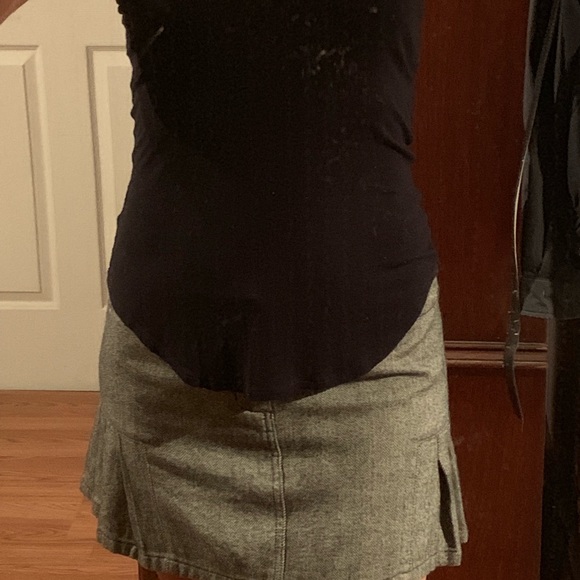 Tommy Jeans pleated skirt.  7 juniors. Warm grey. - Picture 5 of 8